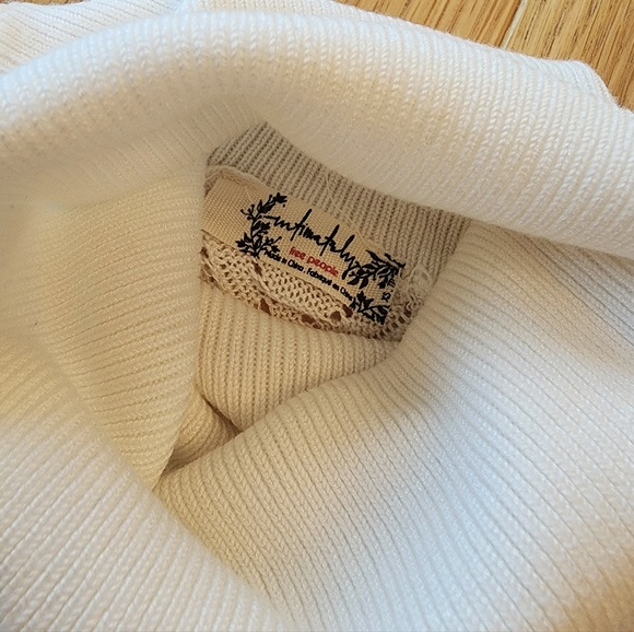 Pretty in Pointelle Bodysuit - Picture 5 of 7